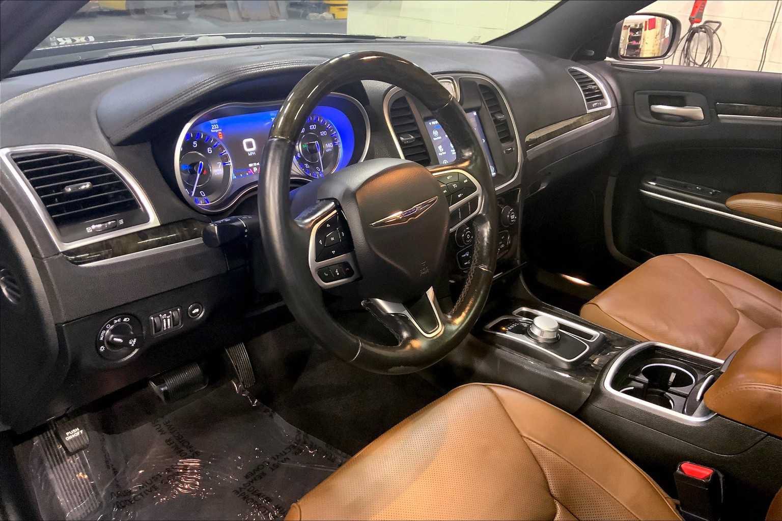 Used 2018 Chrysler 300 Limited w/ Light Group AWD/4WD image 18