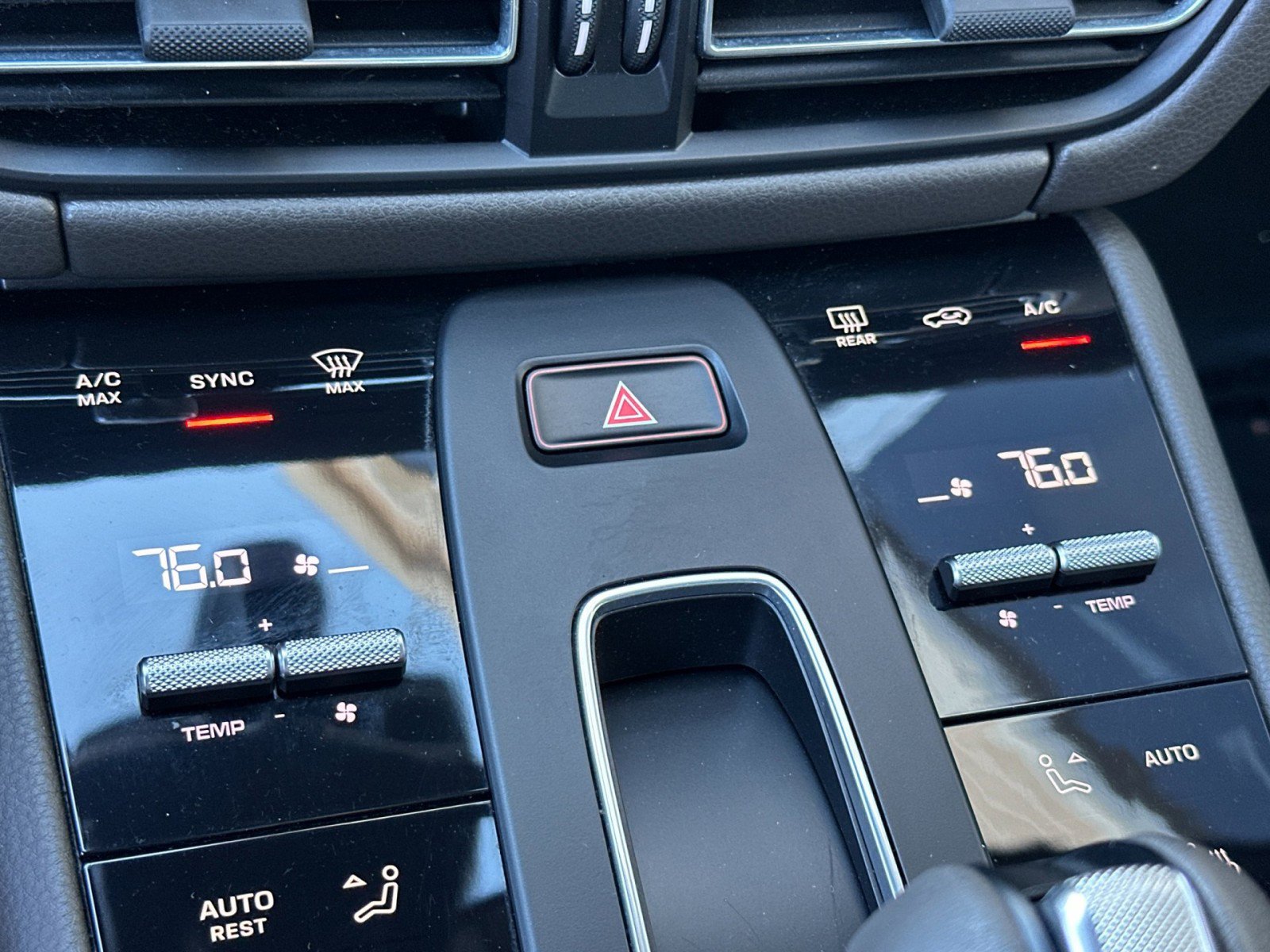 Used 2022 Porsche Macan w/ Premium Package Plus image 21