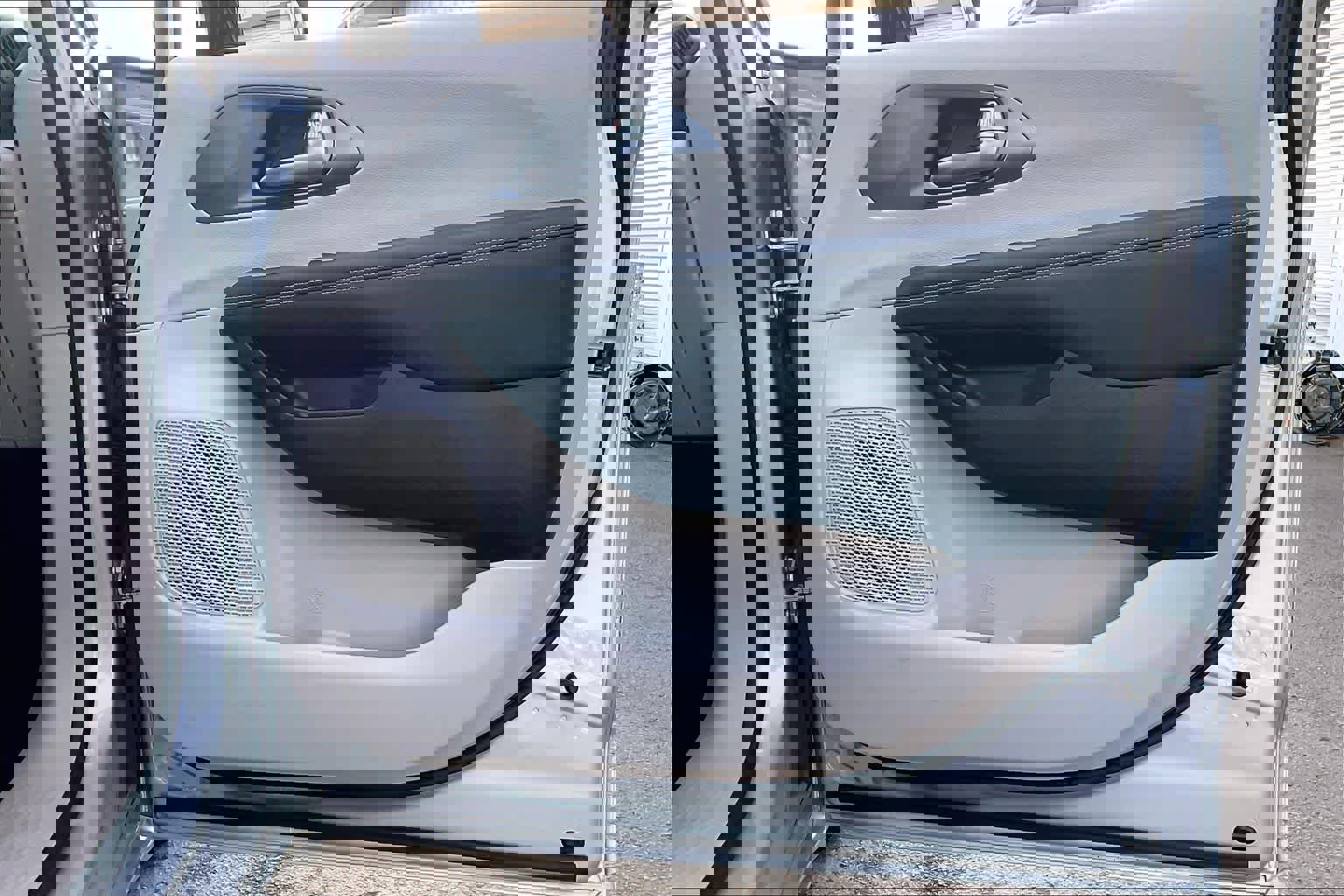 Used 2024 Chrysler Pacifica Touring-L image 22