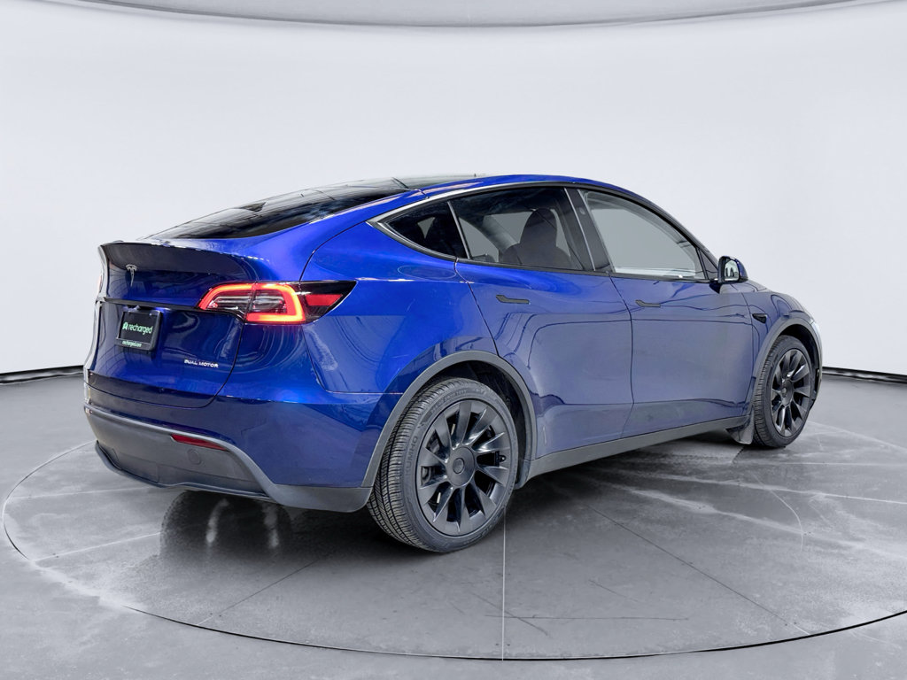Used 2024 Tesla Model Y Long Range AWD/4WD image 3