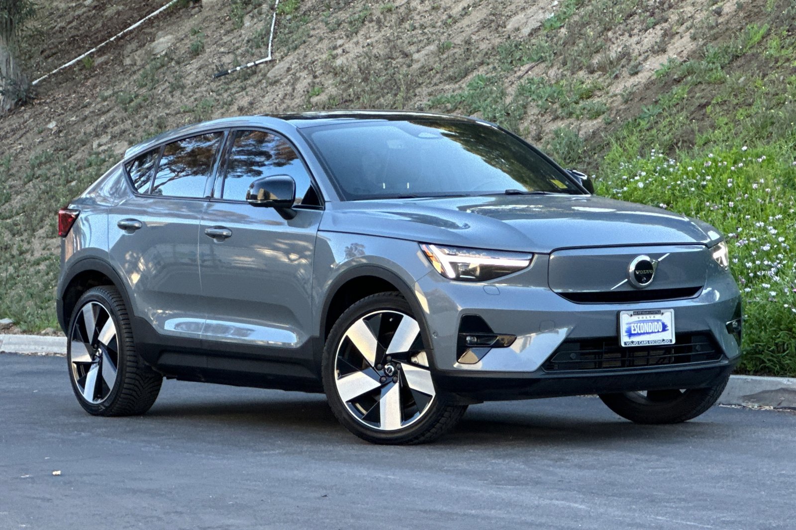 Certified 2023 Volvo C40 P8 Recharge Ultimate image 2