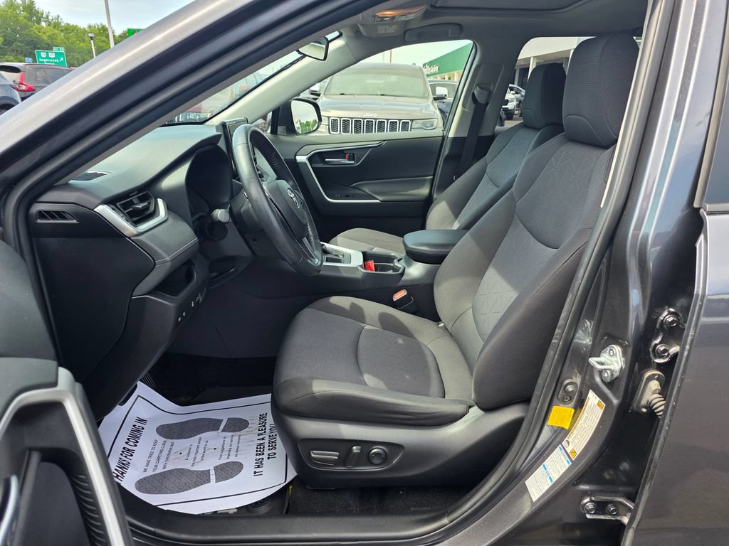 Used 2020 Toyota RAV4 XLE w/ Convenience Package AWD/4WD image 9