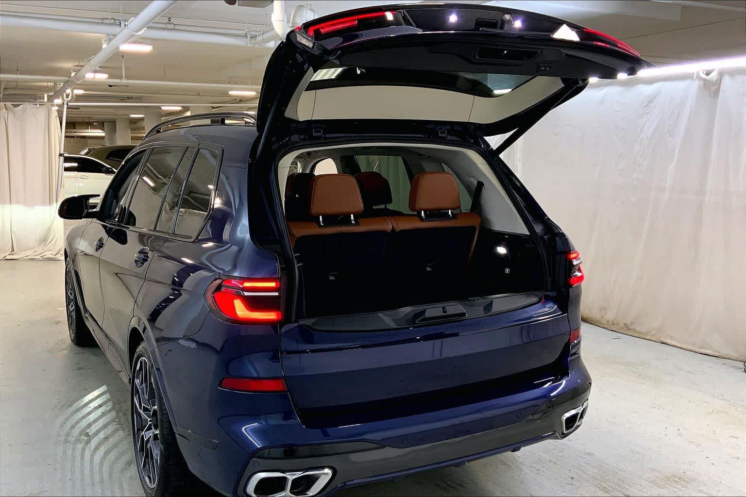 Used 2025 BMW X7 M60i AWD/4WD image 33