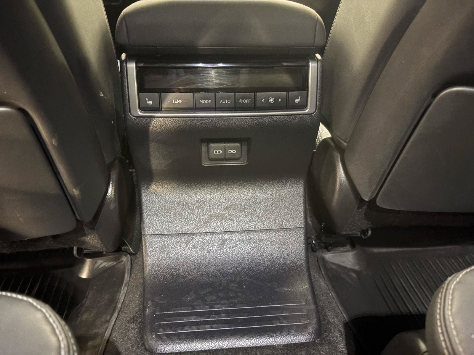 Used 2025 Lexus GX 550 w/ Accessory Package (2T) AWD/4WD image 30