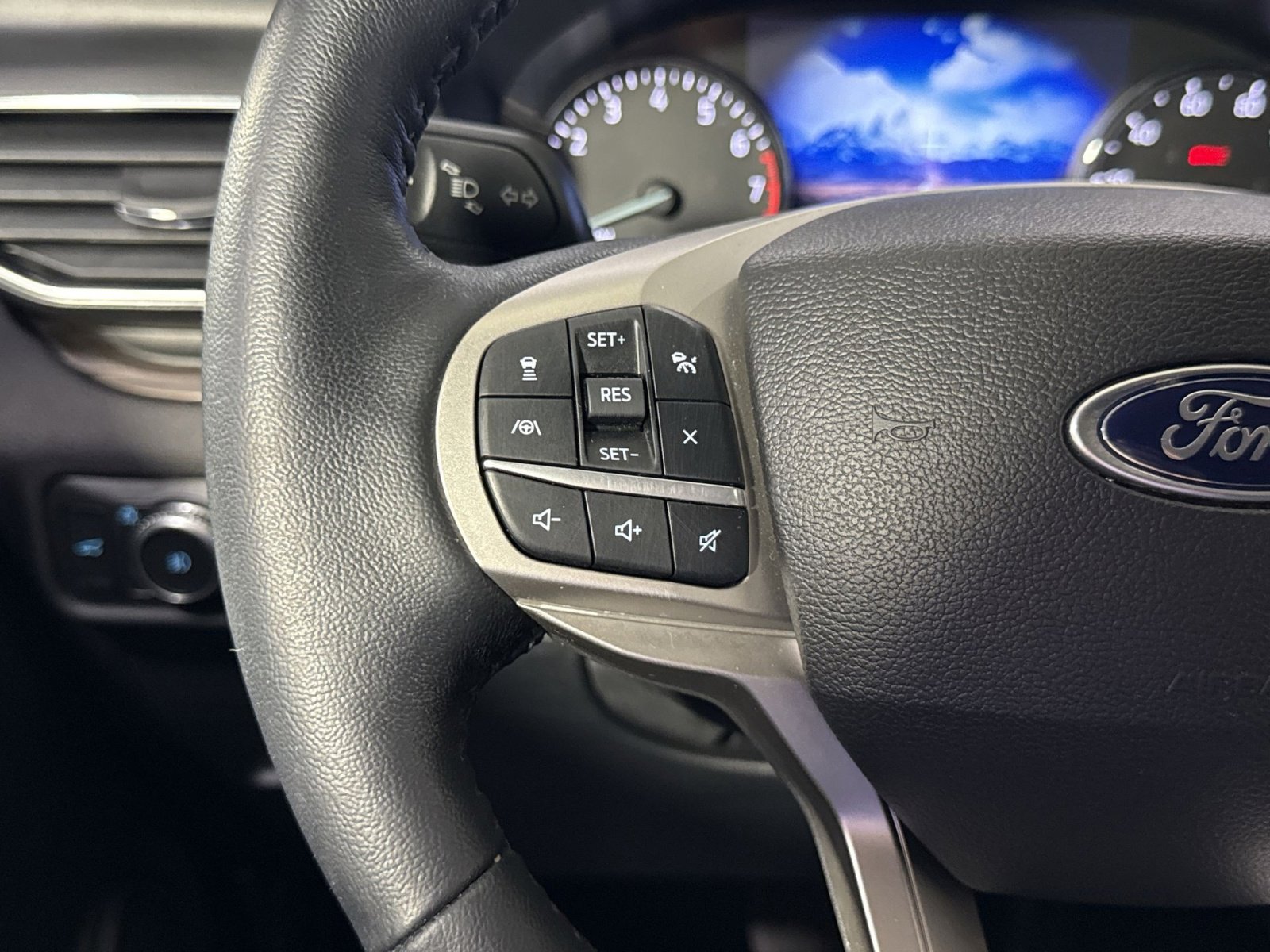 Certified 2022 Ford Explorer Limited w/ Equipment Group 301A RWD image 20