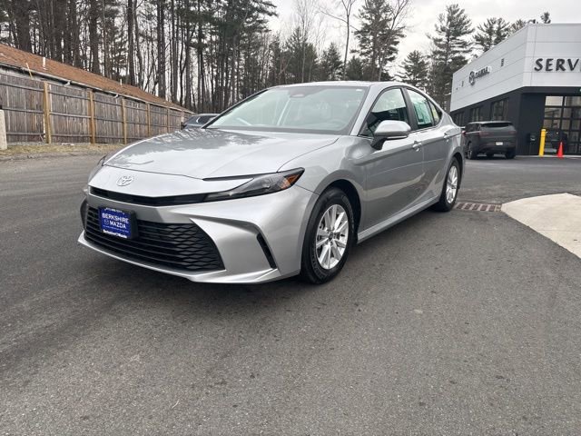 Used 2026 Toyota Camry LE image 3