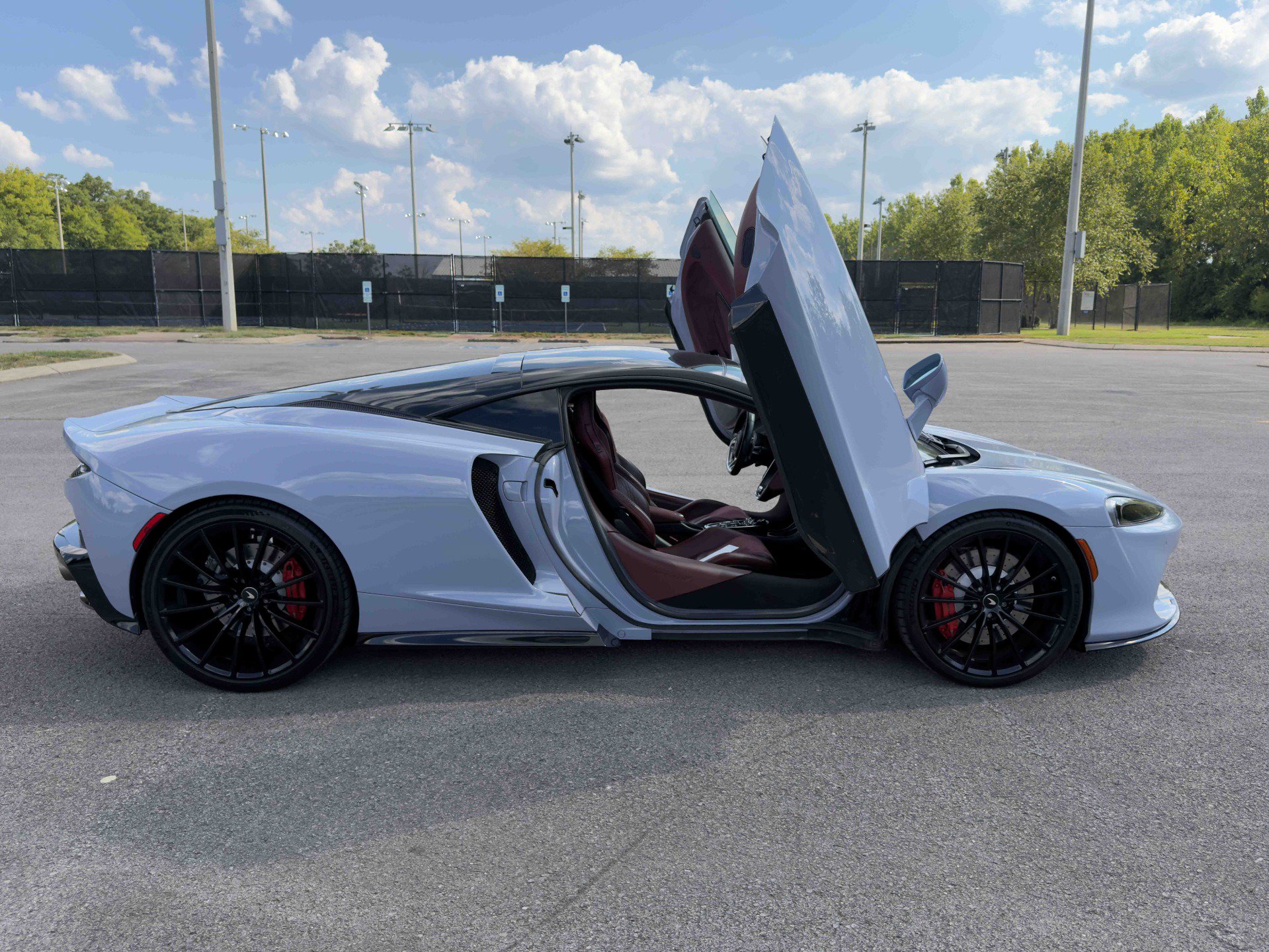 Used 2020 McLaren GT RWD image 10
