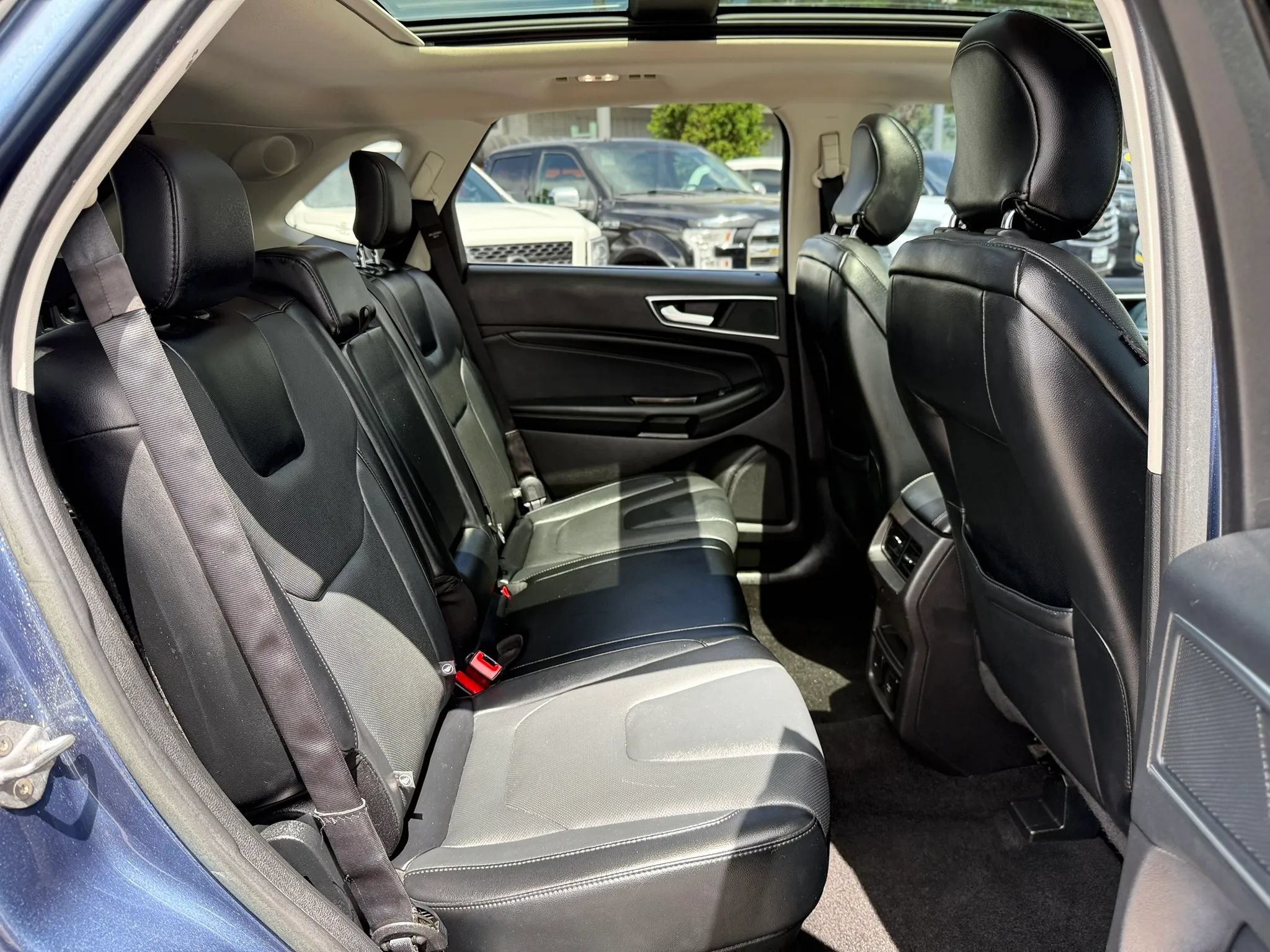 Used 2018 Ford Edge Titanium w/ Equipment Group 302A AWD/4WD image 20