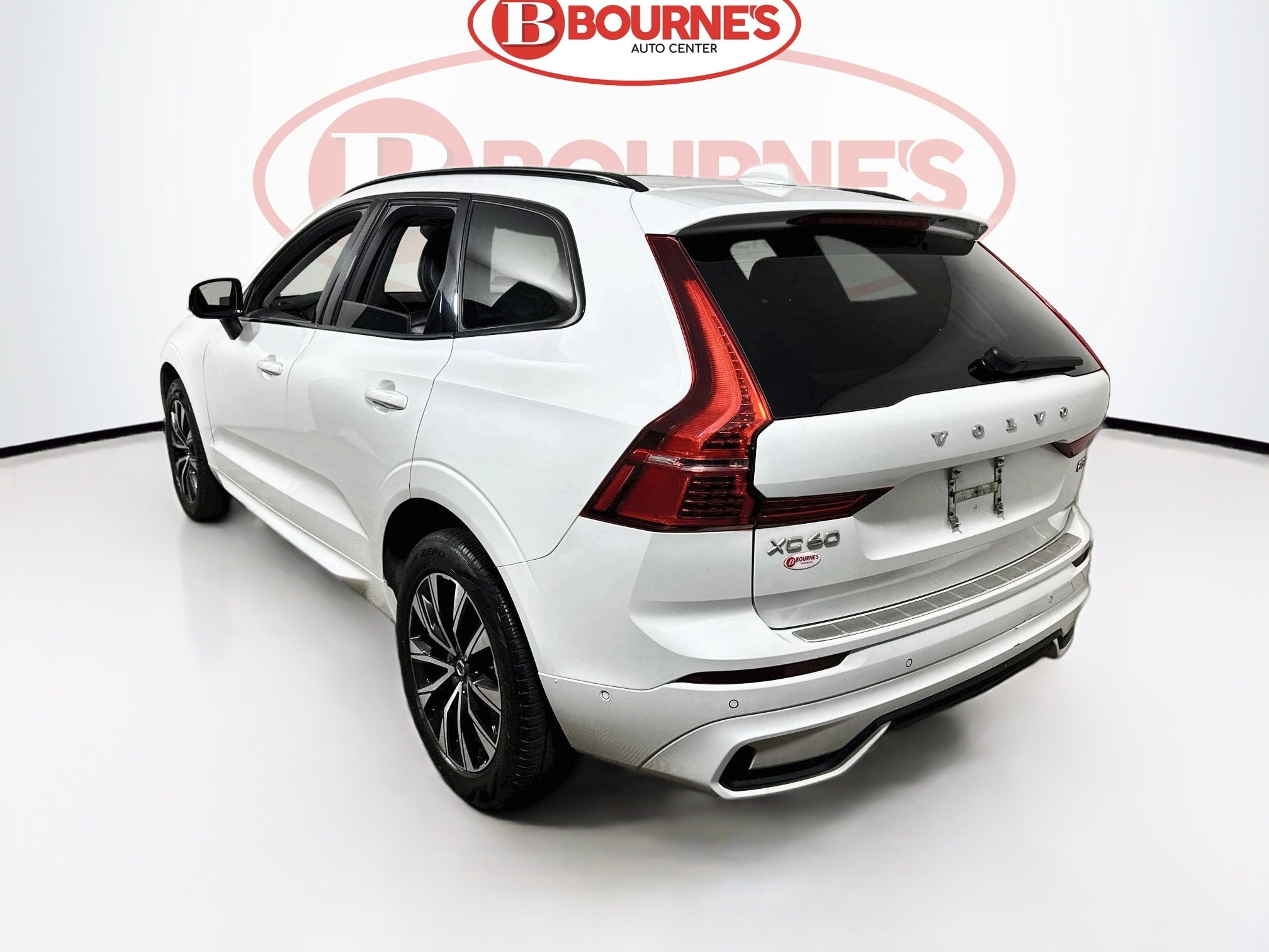Used 2024 Volvo XC60 B5 Plus w/ Protection Package Premier AWD/4WD image 9