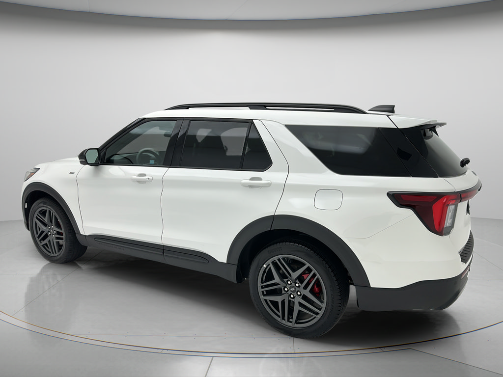 Used 2025 Ford Explorer ST-Line w/ ST-Line Street Pack AWD/4WD image 4