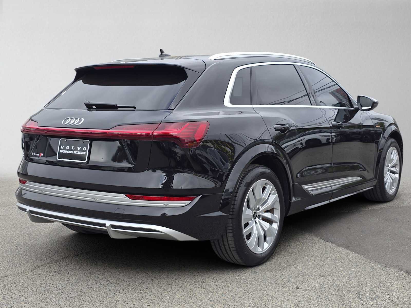 Used 2023 Audi e-tron S Premium Plus AWD/4WD image 3