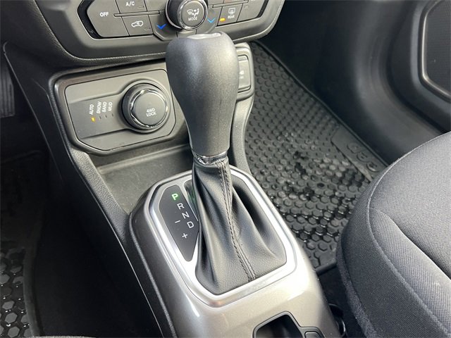 Certified 2022 Jeep Renegade Latitude w/ Convenience Group image 28