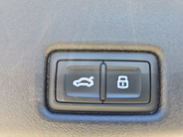 Used 2025 Audi Q5 Premium w/ Convenience Package AWD/4WD image 17