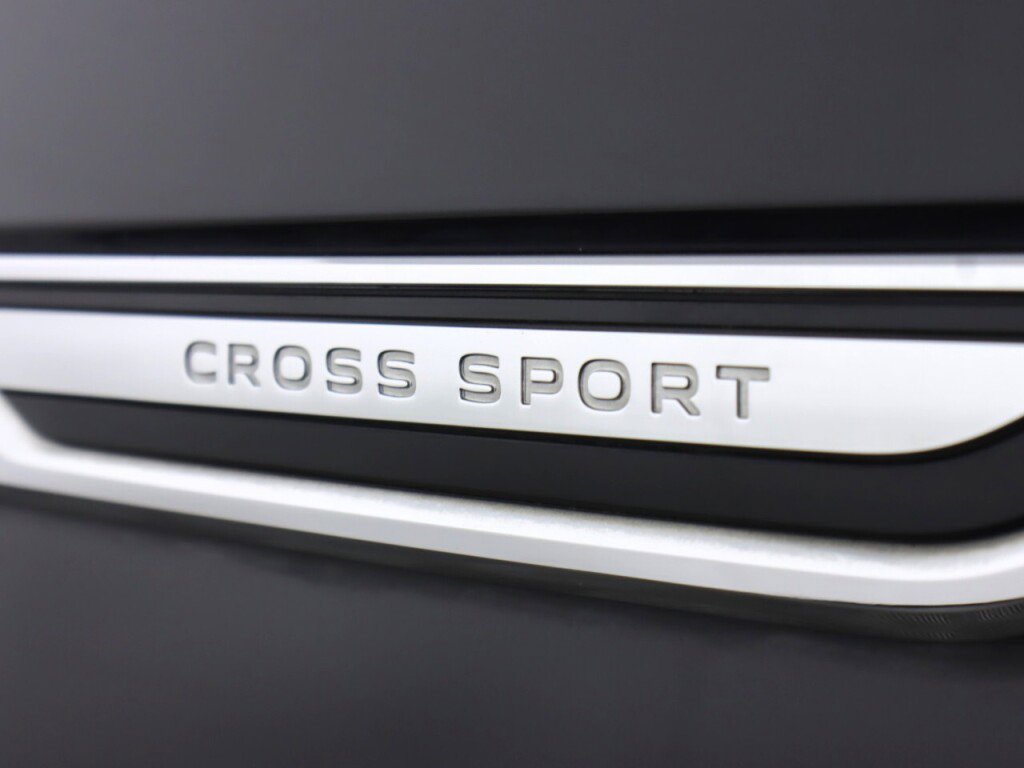 Used 2020 Volkswagen Atlas Cross Sport SEL image 38