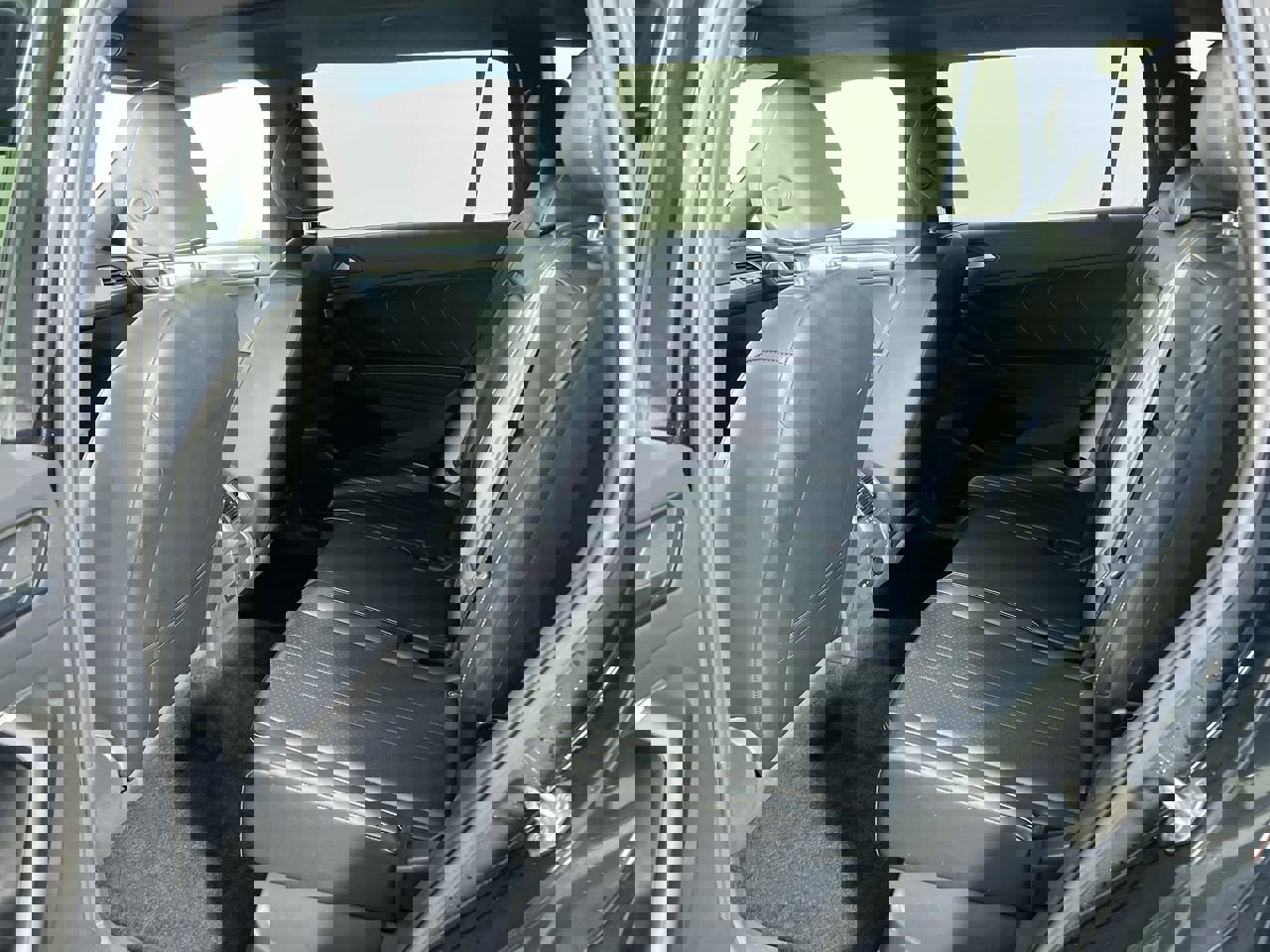 Used 2022 Volkswagen Tiguan SE R-Line image 30