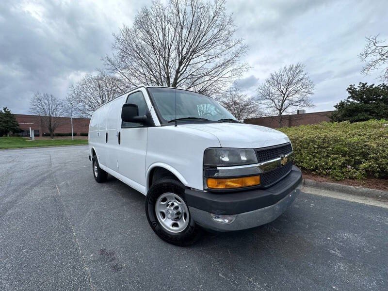Used 2018 Chevrolet Express 2500 RWD image 4