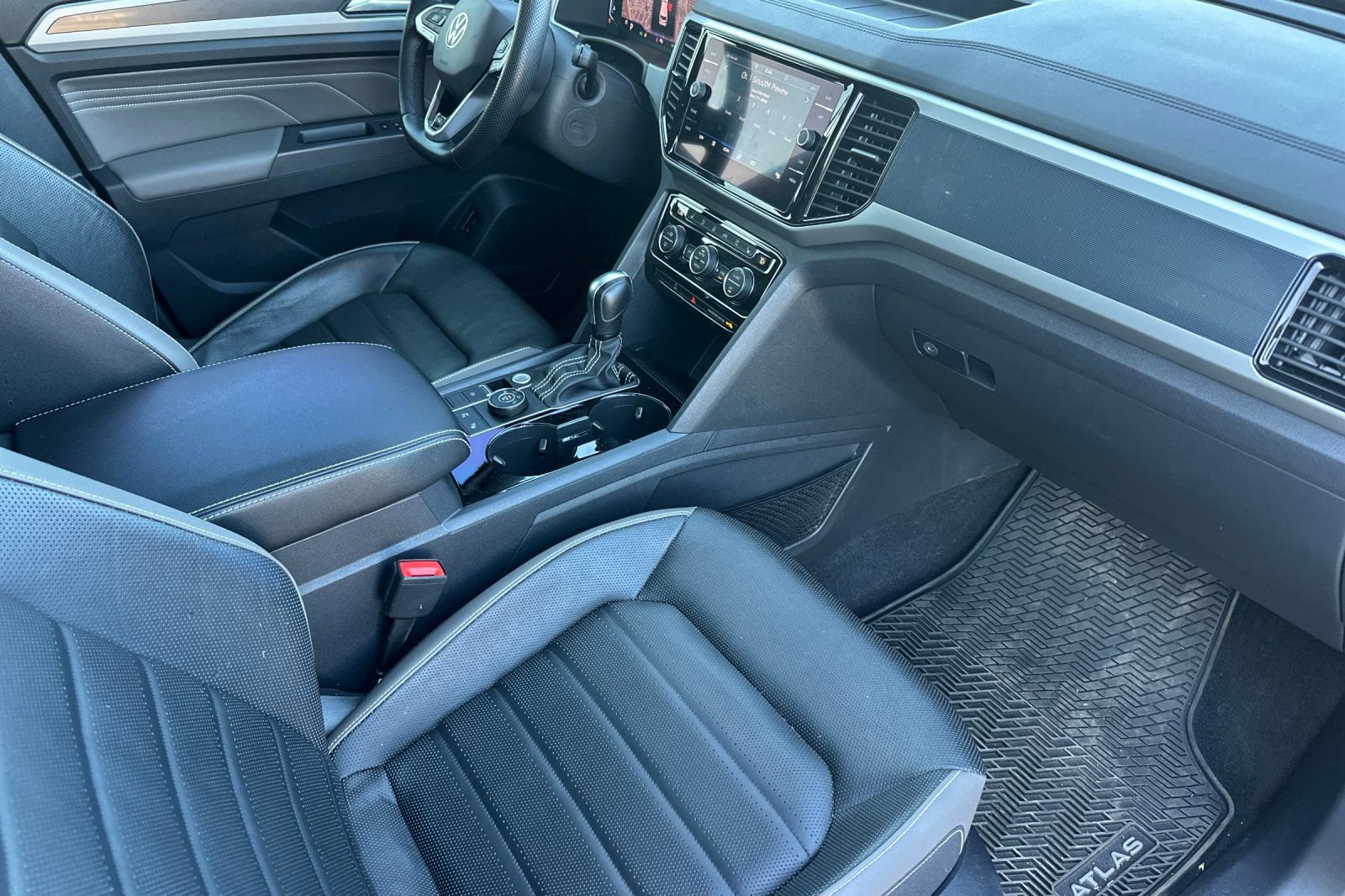 Used 2021 Volkswagen Atlas Cross Sport SEL Premium R-Line w/ Luggage Net & Mats Package AWD/4WD image 19
