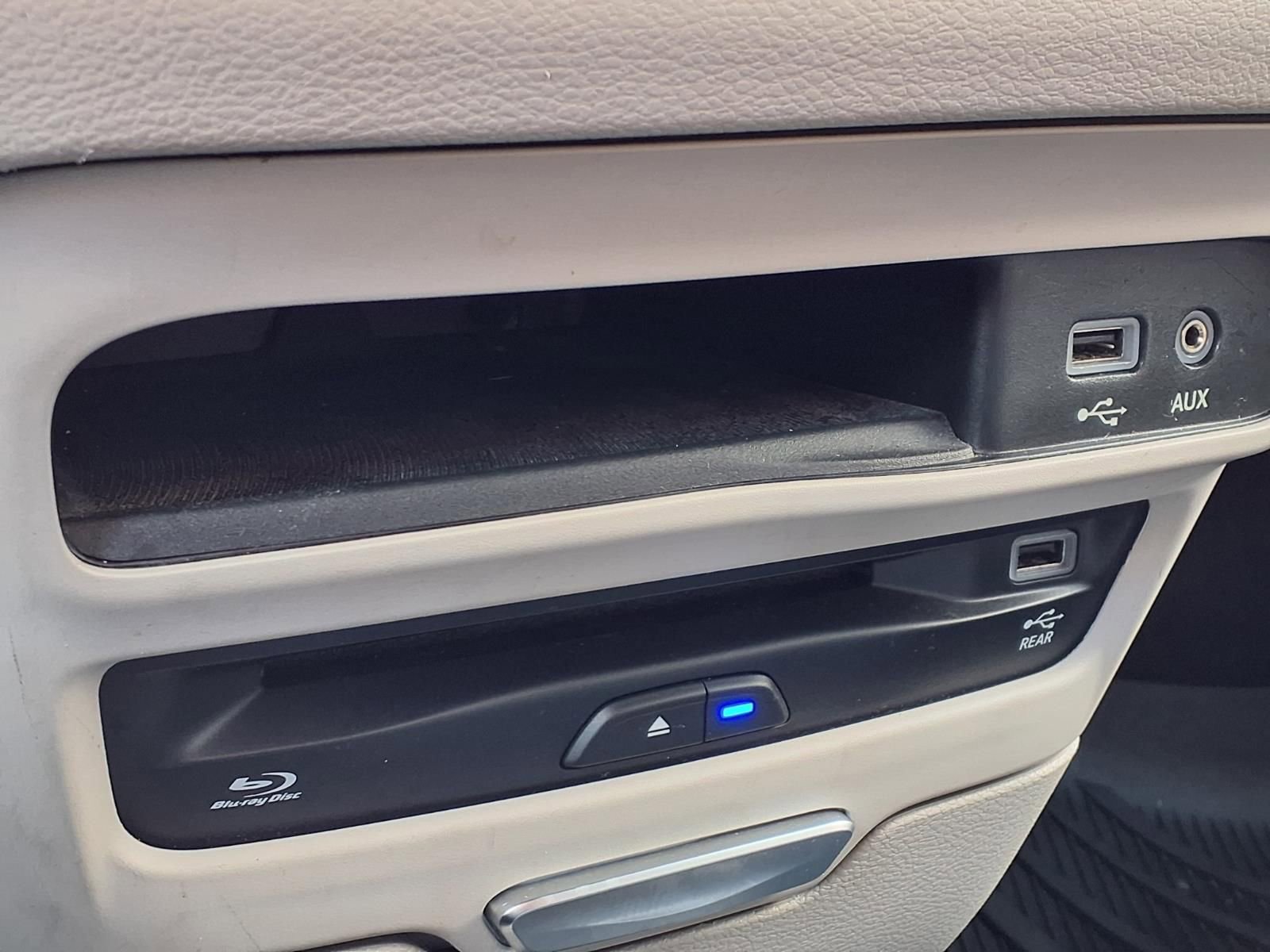 Used 2020 Chrysler Pacifica Touring-L Plus w/ Tire & Wheel Group image 22