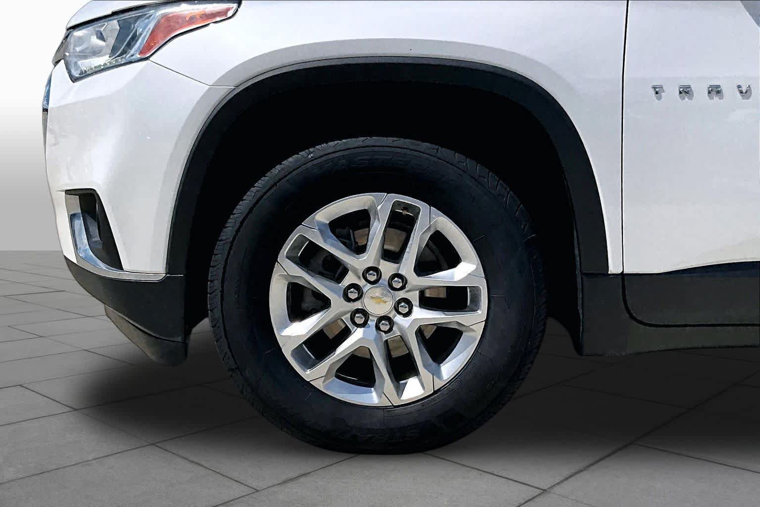 Used 2021 Chevrolet Traverse LT FWD image 10