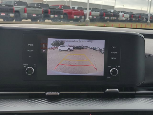 Used 2023 Kia Carnival LX image 12