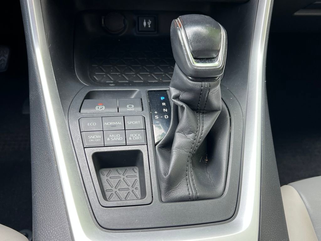 Used 2019 Toyota RAV4 XLE Premium w/ Cold Weather Package AWD/4WD image 32