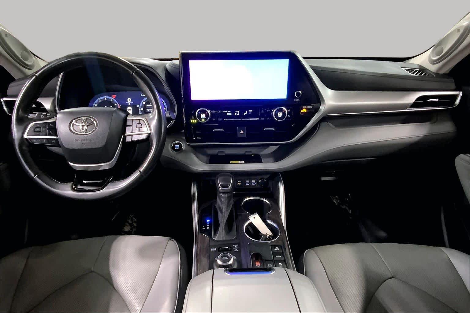 Used 2023 Toyota Highlander Platinum AWD/4WD image 16