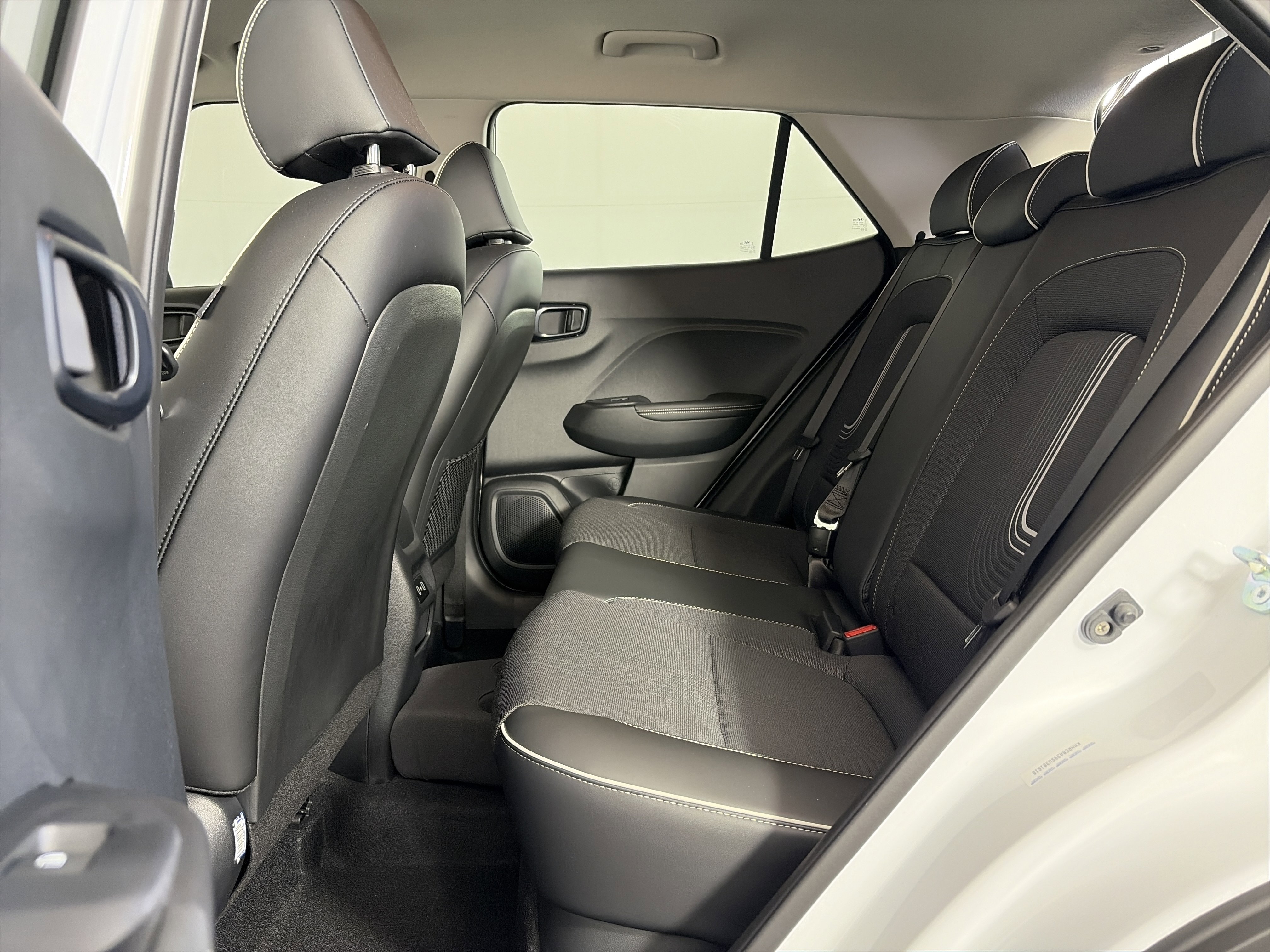 Used 2025 Hyundai Venue Limited image 8