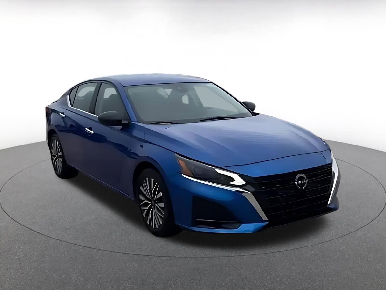 Used 2025 Nissan Altima 2.5 SV FWD image 3