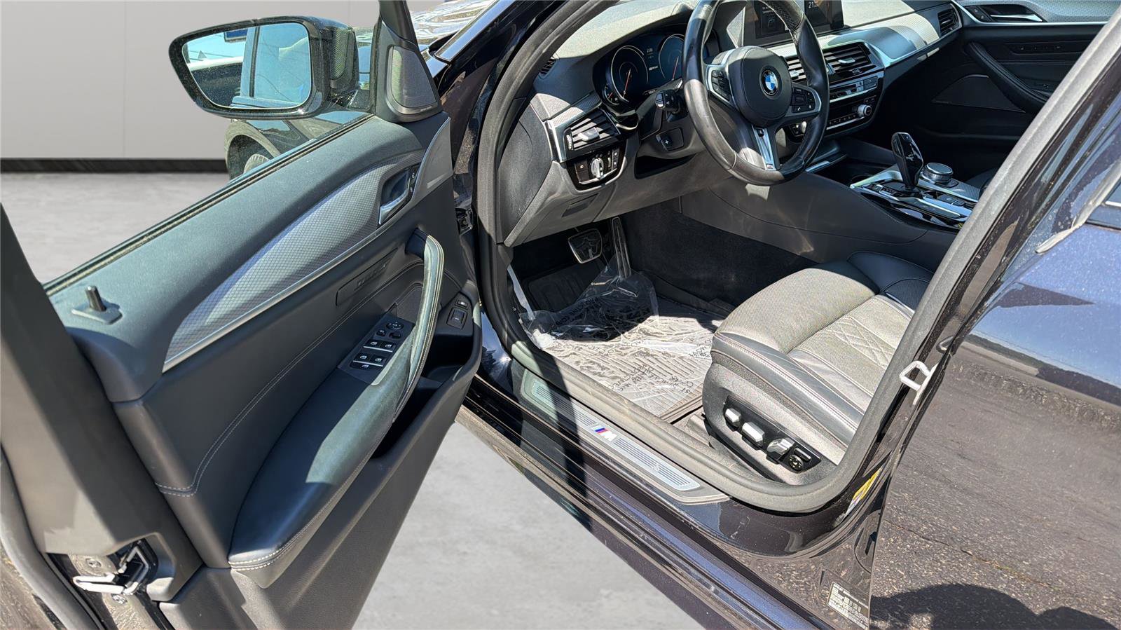 Used 2018 BMW 530e xDrive w/ M Sport Package 2 AWD/4WD image 24