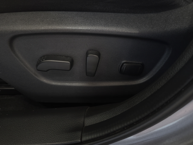 Used 2019 Nissan Rogue SV AWD/4WD image 13