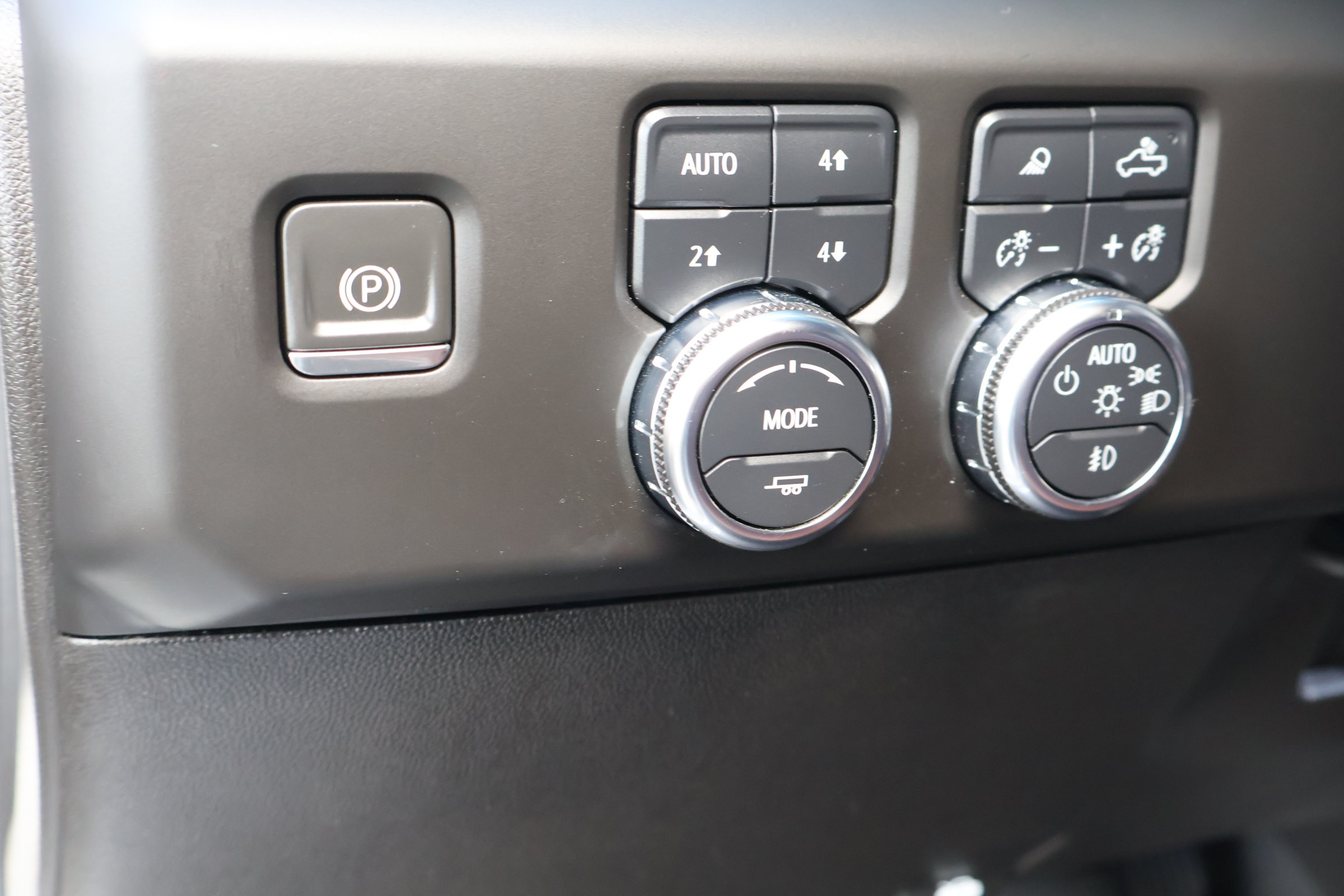 Used 2024 GMC Sierra 3500 Denali Ultimate AWD/4WD image 25