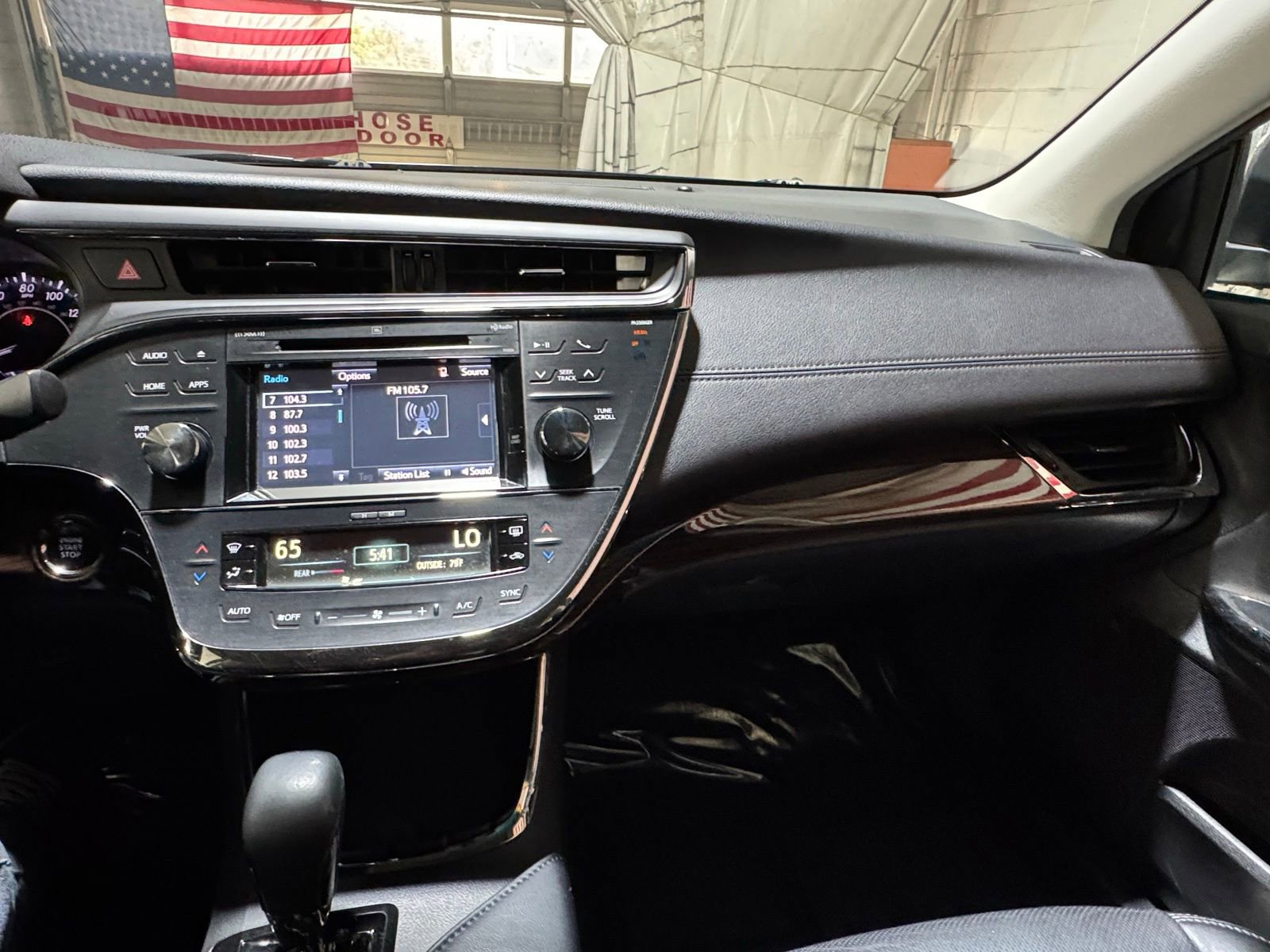 Used 2015 Toyota Avalon Limited image 20