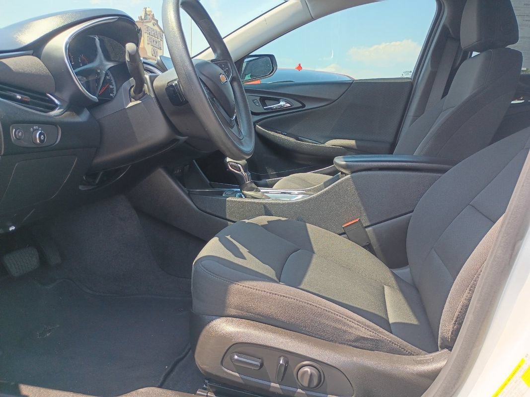Used 2021 Chevrolet Malibu LT FWD image 16