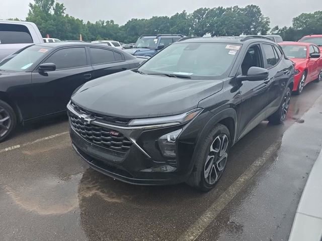 Used 2025 Chevrolet Trax RS w/ Sunroof Package FWD image 3