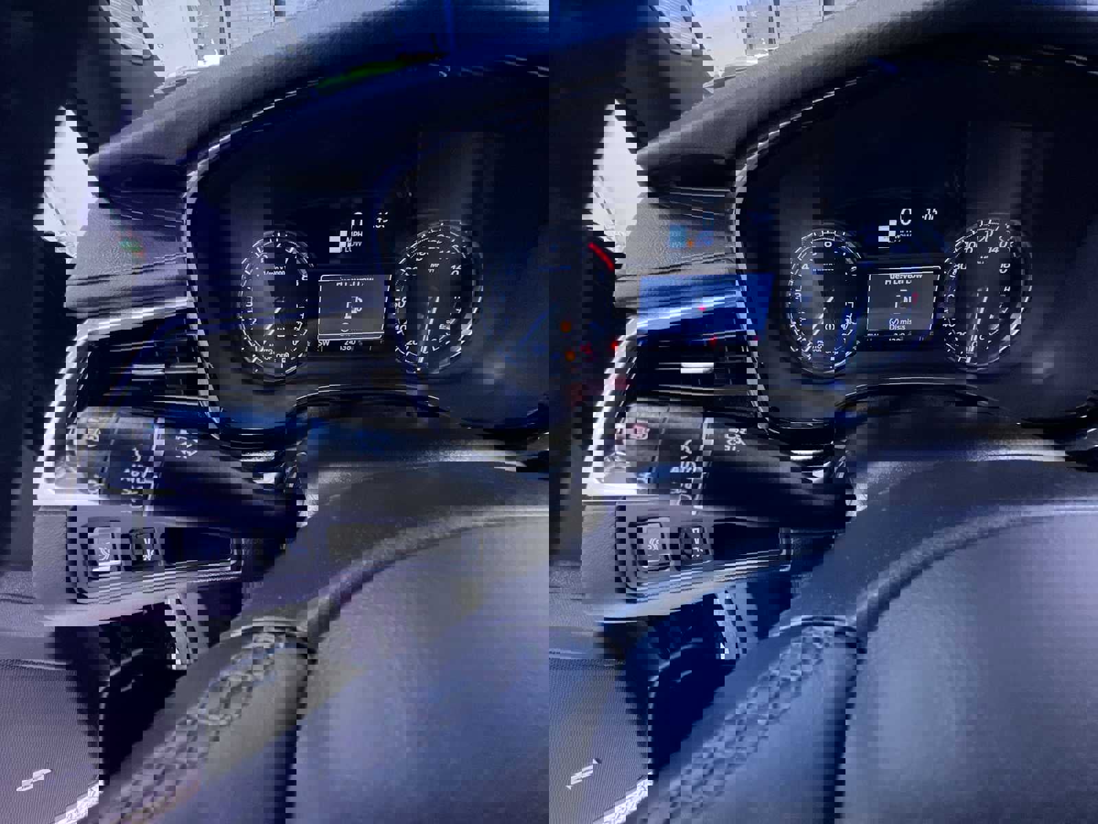 Used 2025 Cadillac XT6 Premium Luxury image 18