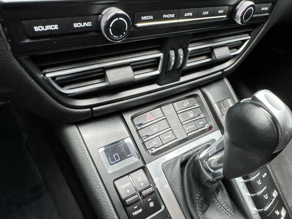 Used 2021 Porsche Macan image 64