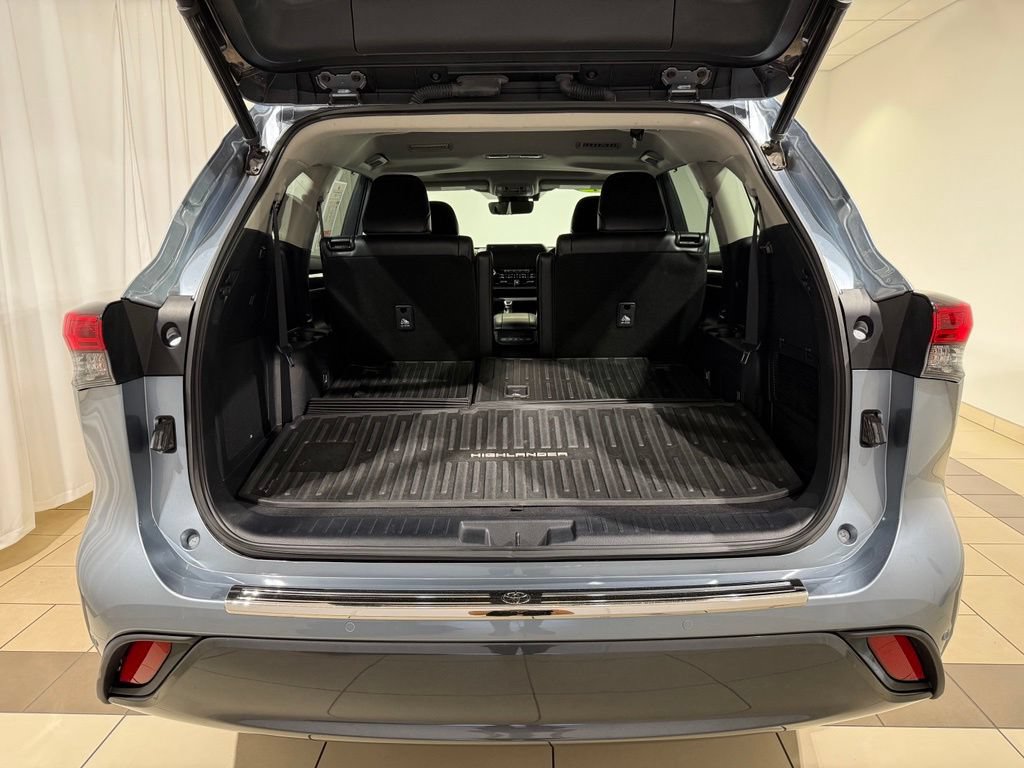 Certified 2021 Toyota Highlander Limited AWD/4WD image 12