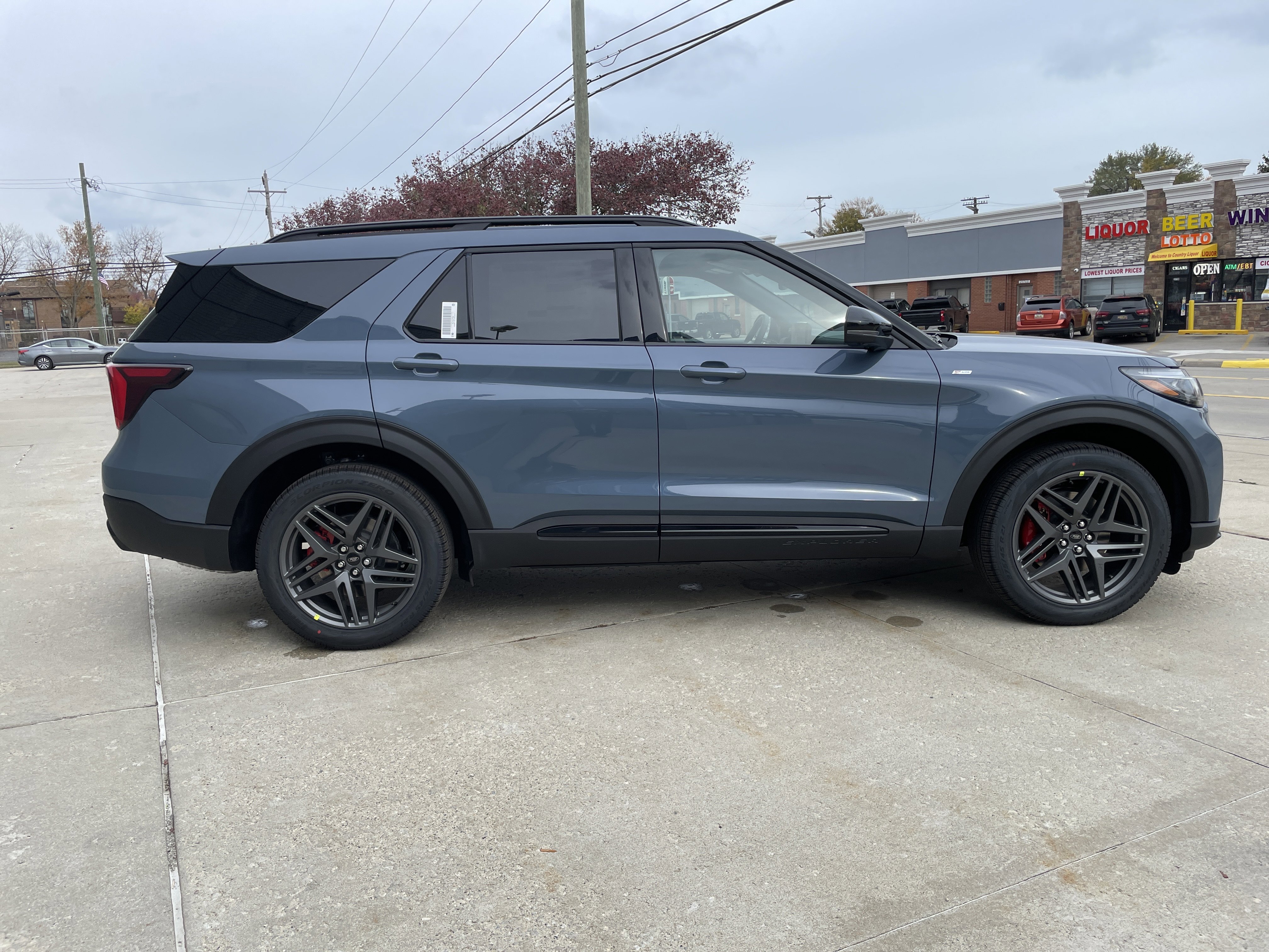 New 2026 Ford Explorer ST-Line image 3