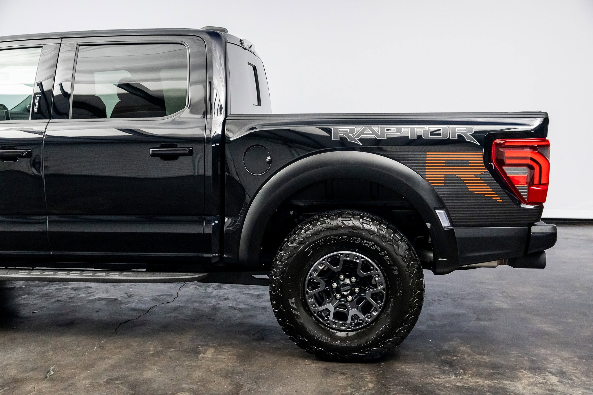 Used 2024 Ford F150 Raptor w/ Equipment Group 803A Raptor R AWD/4WD image 17