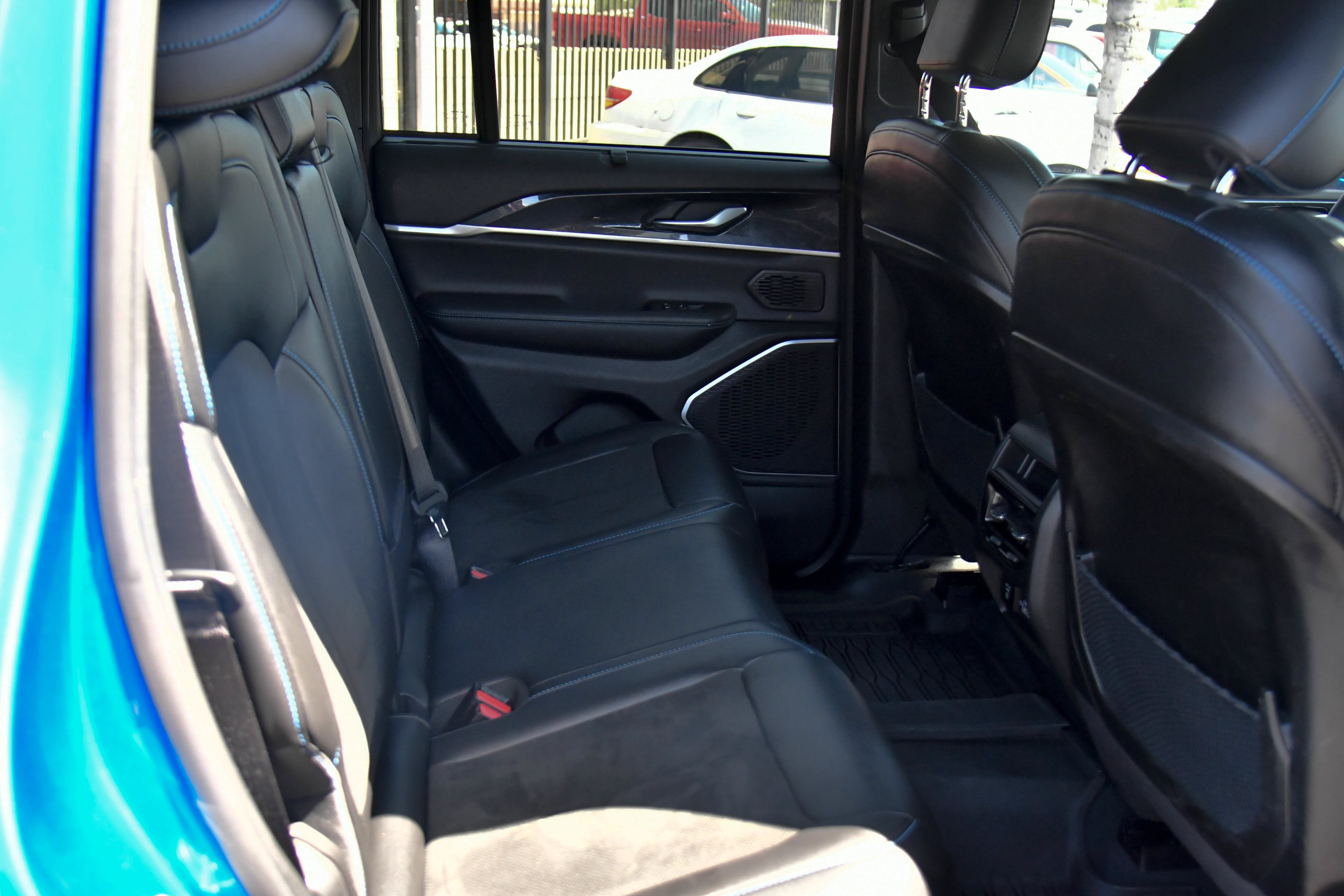 Used 2023 Jeep Grand Cherokee Trailhawk w/ Advanced Protech Group II AWD/4WD image 57