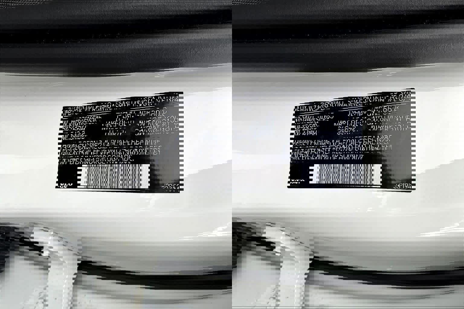 Used 2025 Volvo XC60 T8 Plus w/ Protection Package Premier image 33