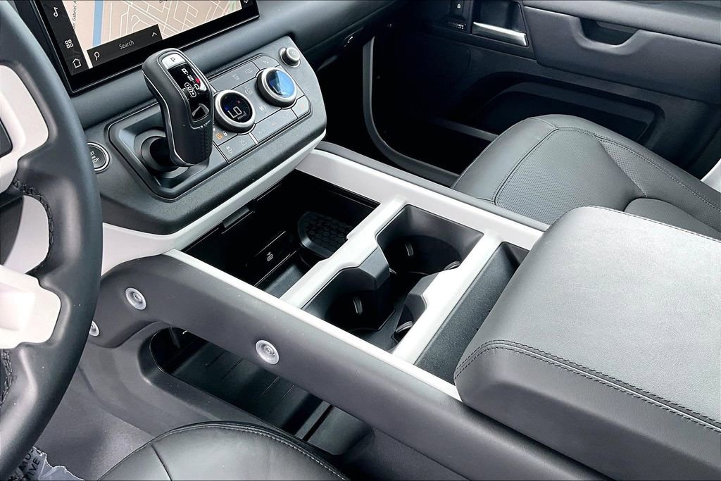 Used 2025 Land Rover Defender 90 X-Dynamic SE image 16