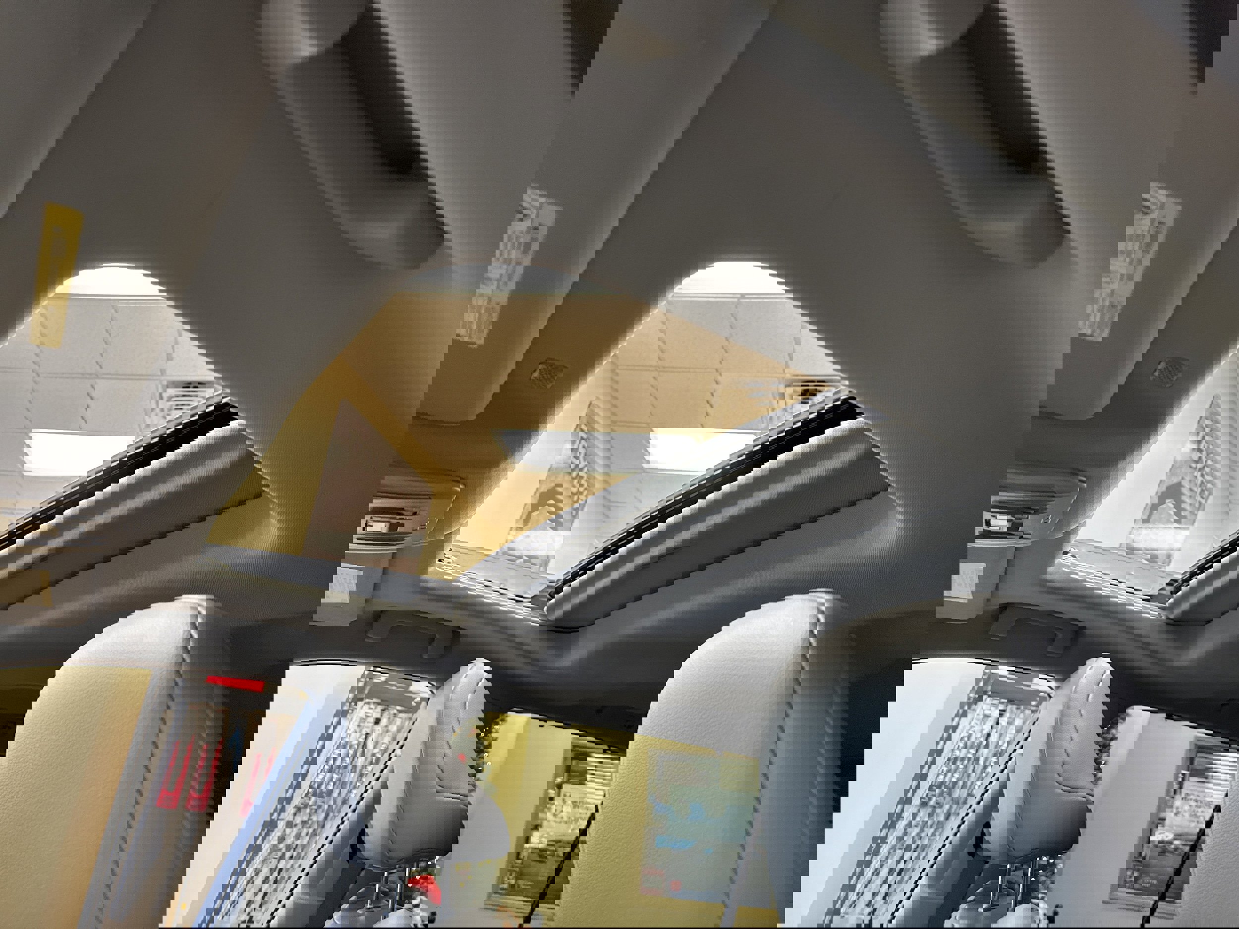 Used 2021 Toyota Highlander XLE image 7