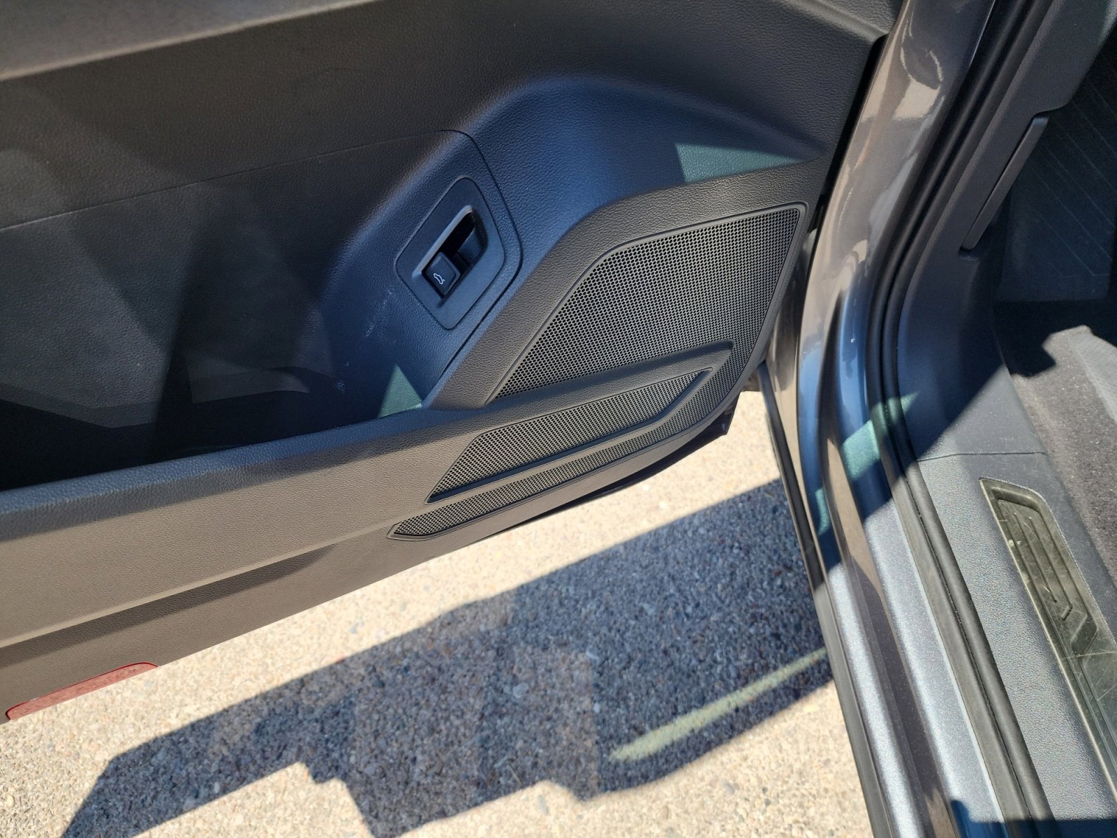 Used 2022 Volkswagen Atlas SEL Premium image 27