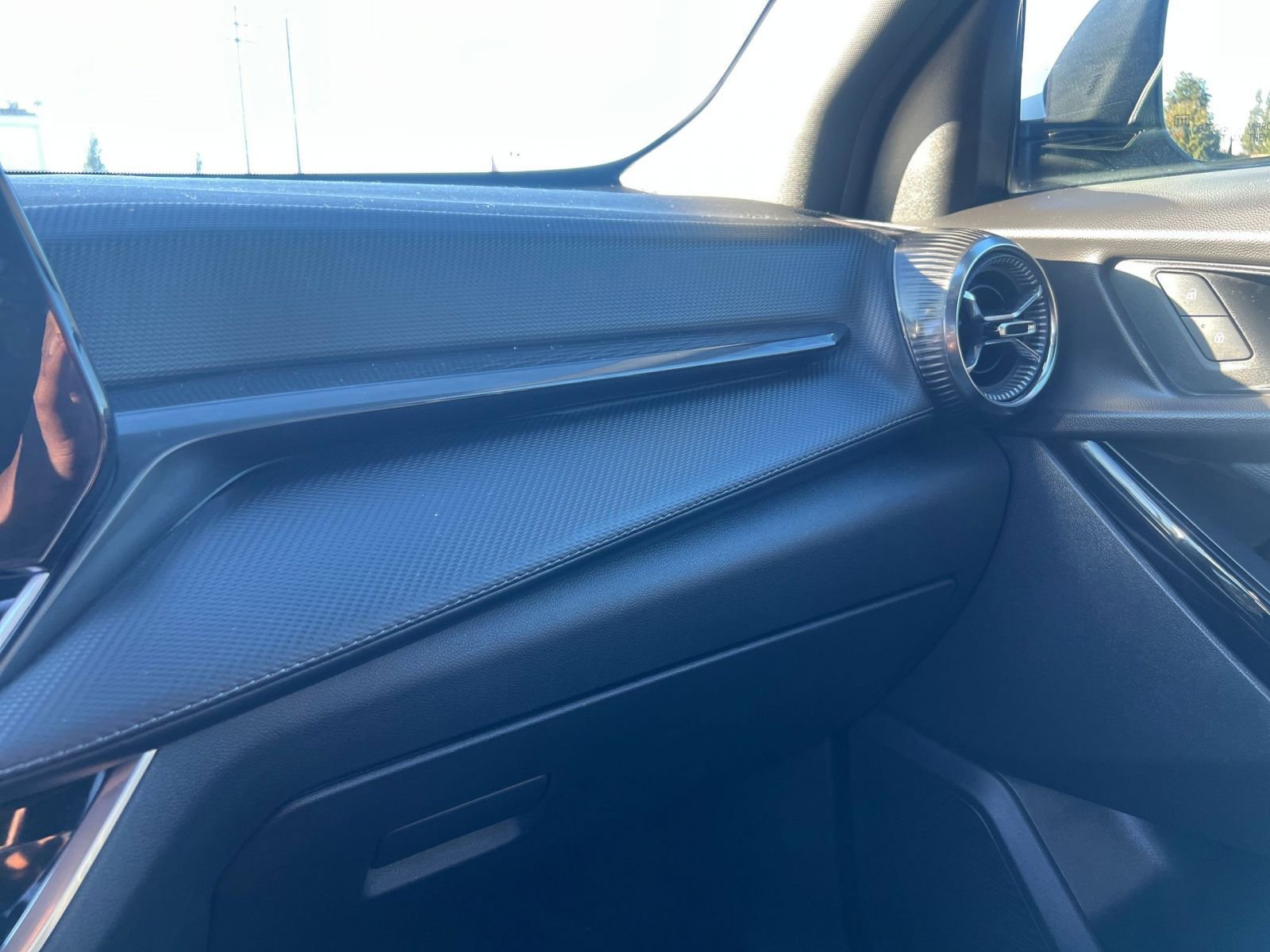 Used 2025 Chevrolet Equinox LT image 35