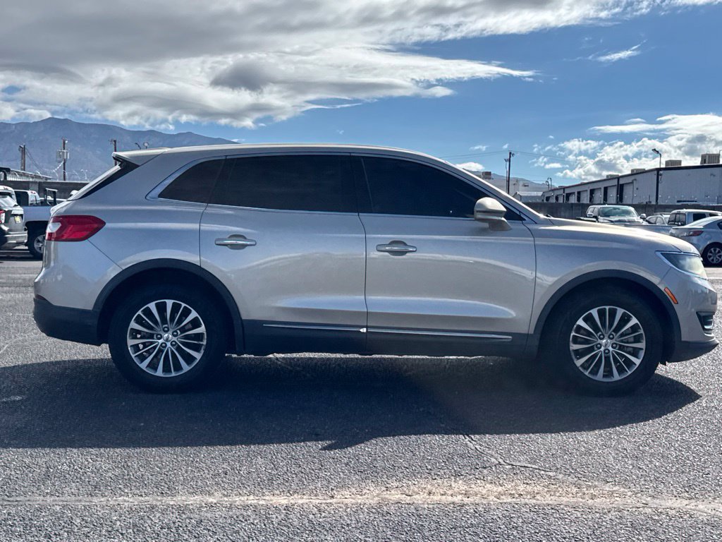 Used 2017 Lincoln MKX Select w/ Select Plus Package AWD/4WD image 9