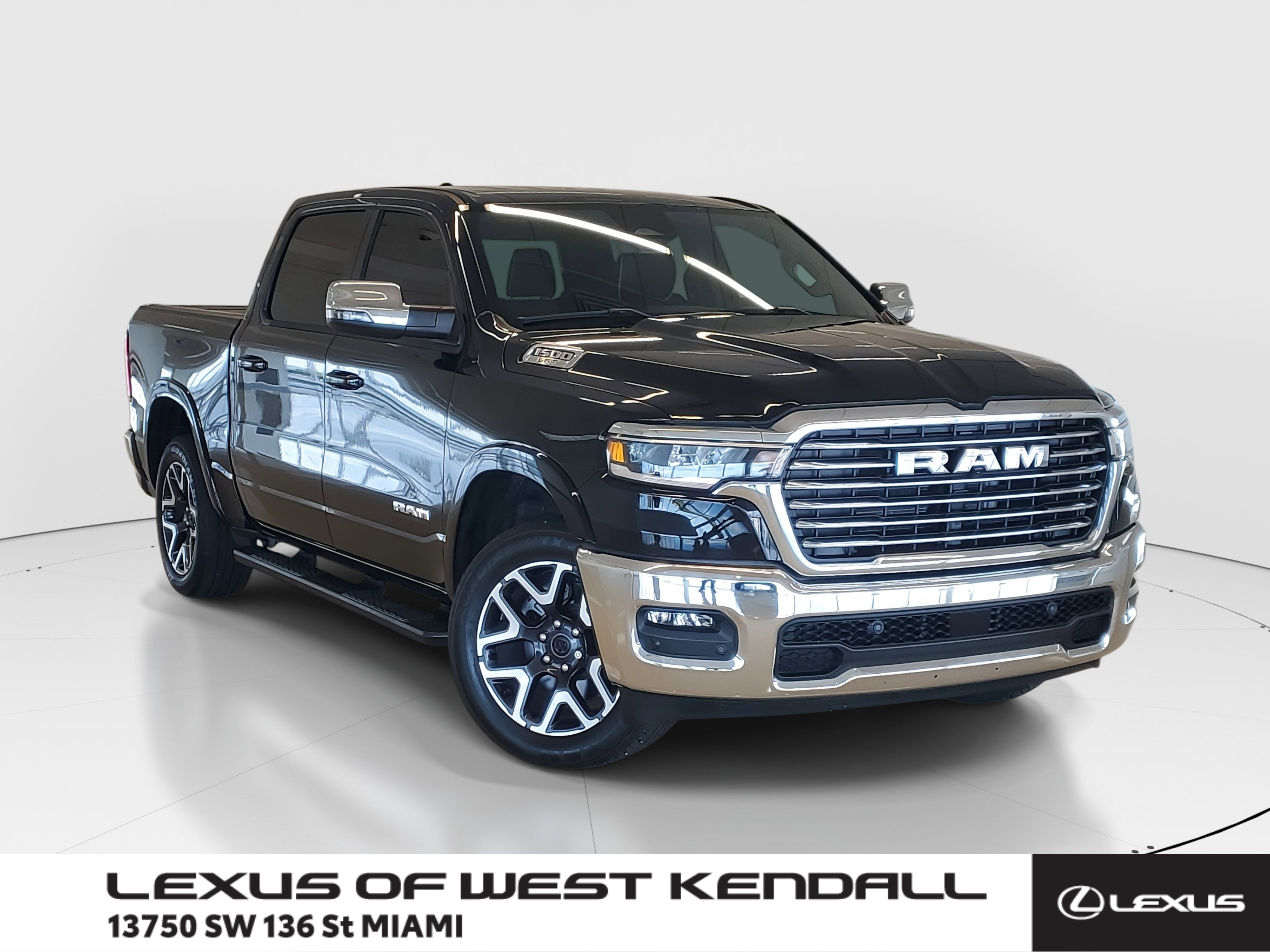 Used 2025 RAM 1500 Laramie AWD/4WD image 1