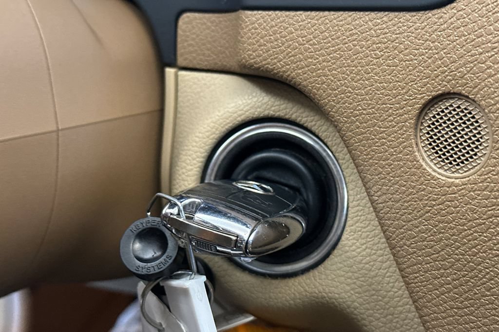 Used 2008 Mercedes-Benz C 300 Sedan image 20