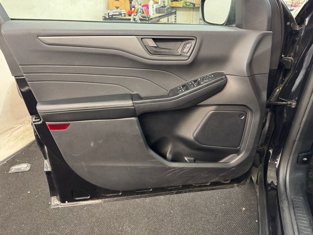 Used 2025 Ford Escape Active AWD/4WD image 14