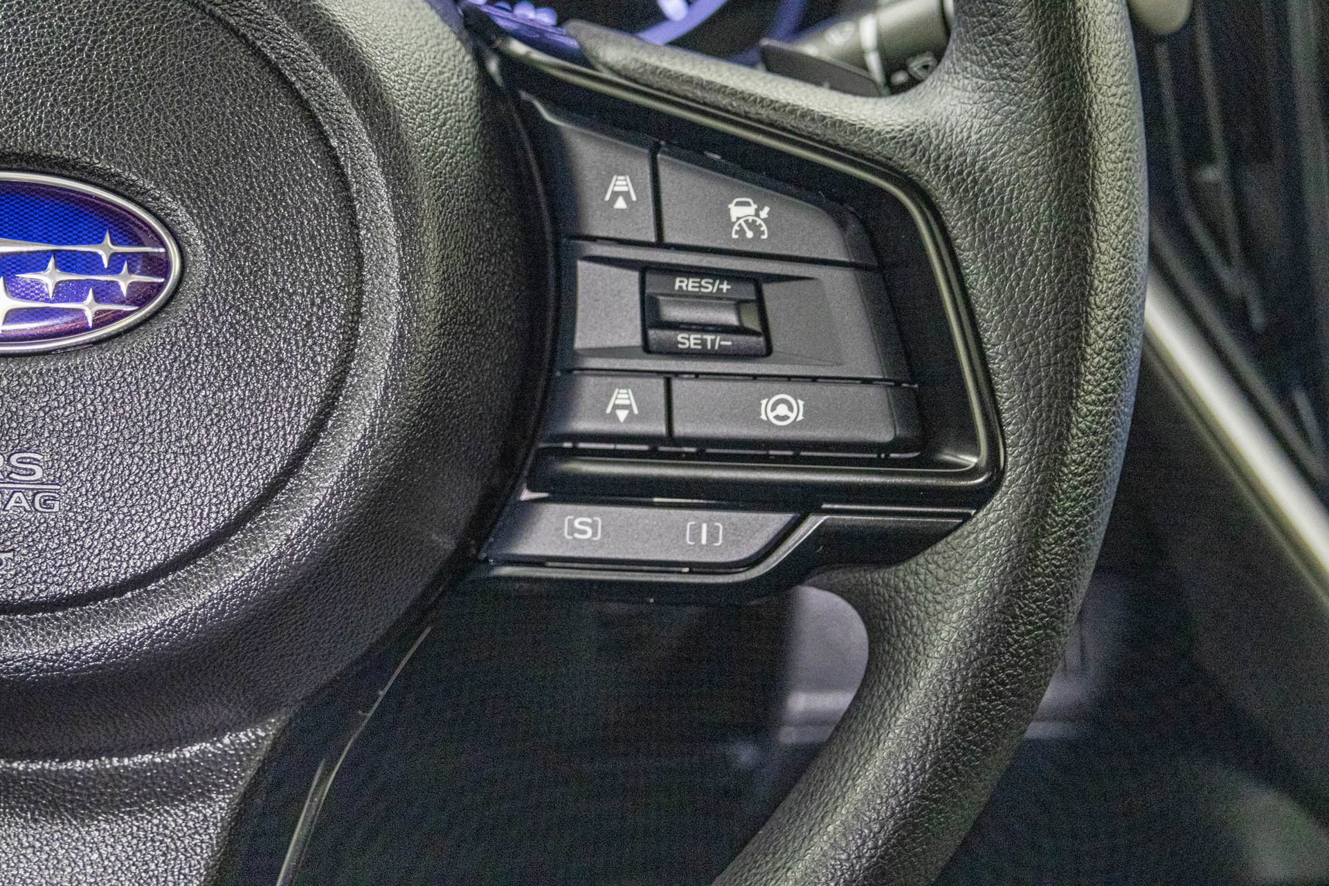 Used 2025 Subaru Crosstrek 2.0i Premium image 32